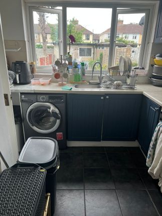 100, Beam Avenue, Dagenham photo 5