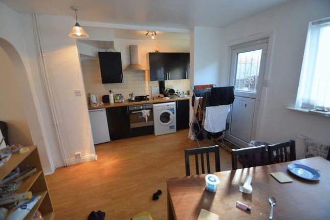 Terraced house to rent in Park View Avenue, Leeds