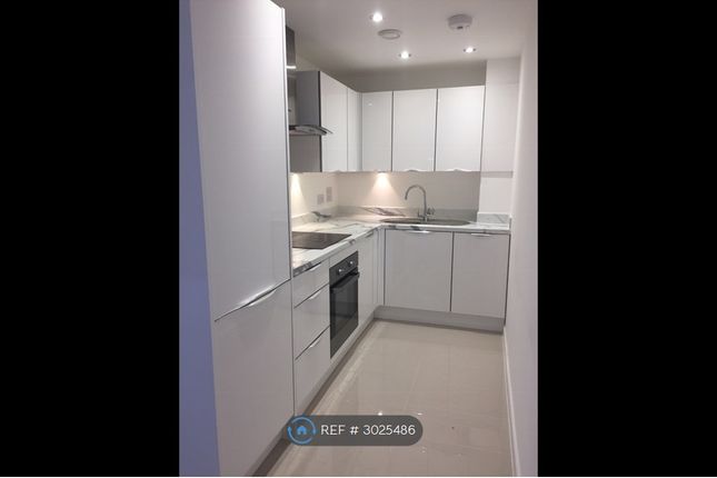 Studio flat on Davaar House, Ferry Court Cardiff Bay, Cardiff, £875/mo