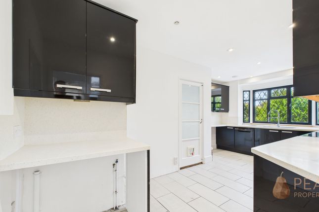 24 Livesay Crescent, Worthing photo 3