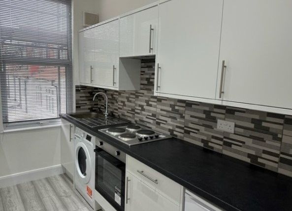 330b, Alexandra Park Road, London photo 2