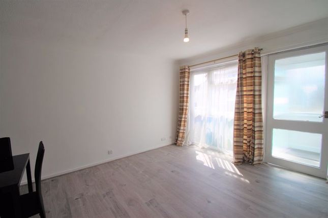 19, Beeton Close, Pinner photo 3