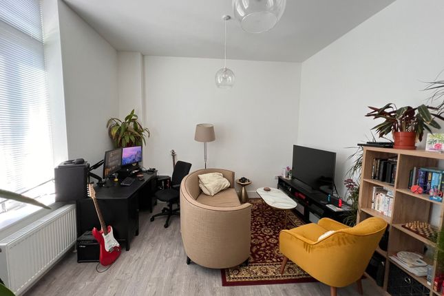 Flat 1, 41 Peckham High Street, London photo 2