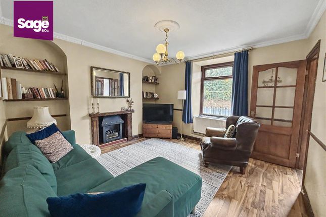 Oak Tree Cottage, High Street, Newport photo 3