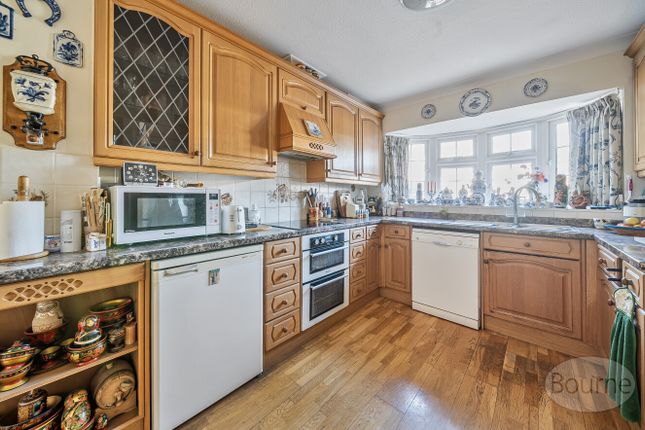 19, Bramble Rise, Cobham photo 3