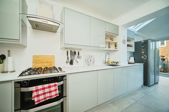 25, Walsh Avenue, Bracknell photo 2
