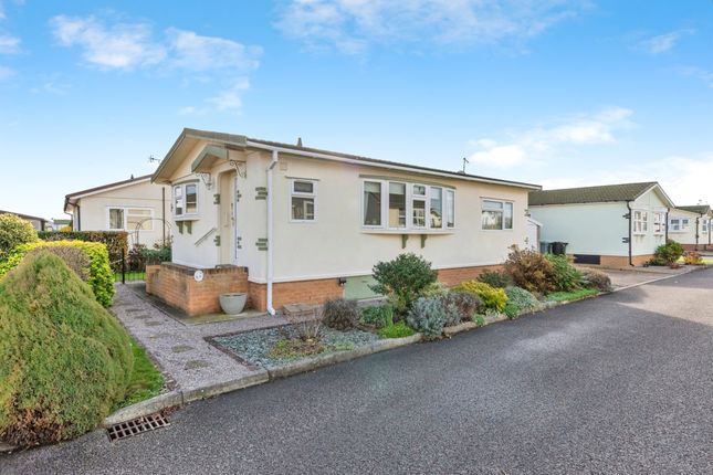 2-bed caravan on 4, Meadow View, Allington Gardens, Grantham, £80,000