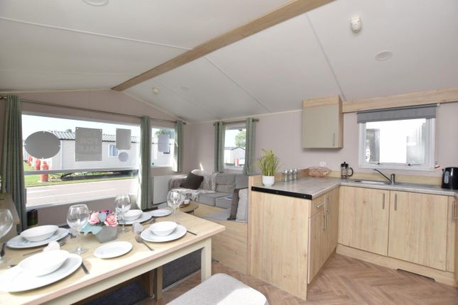 Atlas Eden, New Beach Holiday Village, Hythe Road, Dymchurch photo 2