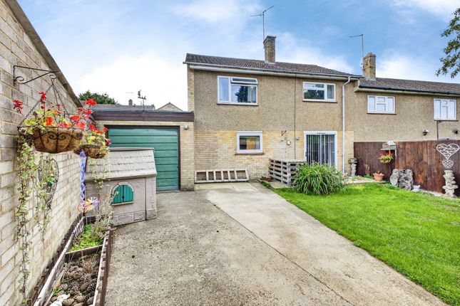 19, Castle Way, Kettering photo 4