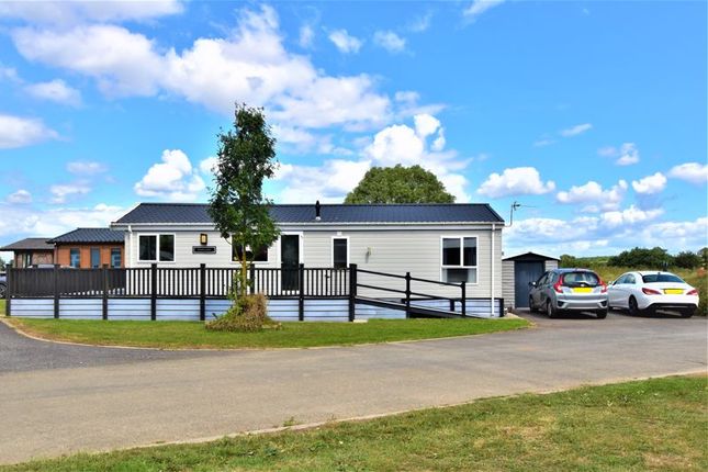 Thumbnail Mobile/park home for sale in Barlings Lane, Langworth, Lincoln