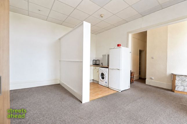 Flat 2, 14, The Waldrons, Surrey photo 2