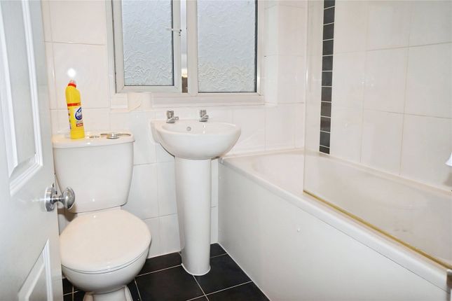 112, Auriel Avenue, Dagenham photo 4