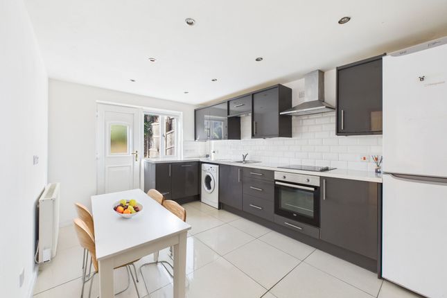 42 Hazelbank Avenue, Nottingham photo 4