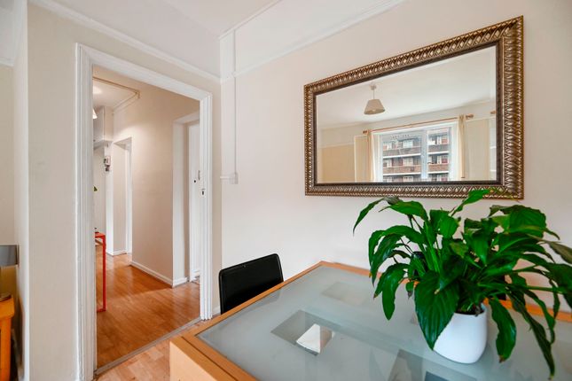 Flat for sale in Avondale Square, London