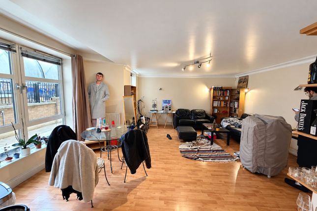 Drake Court, Borough photo 2