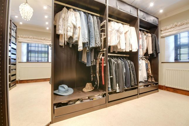 'her' Wardrobe