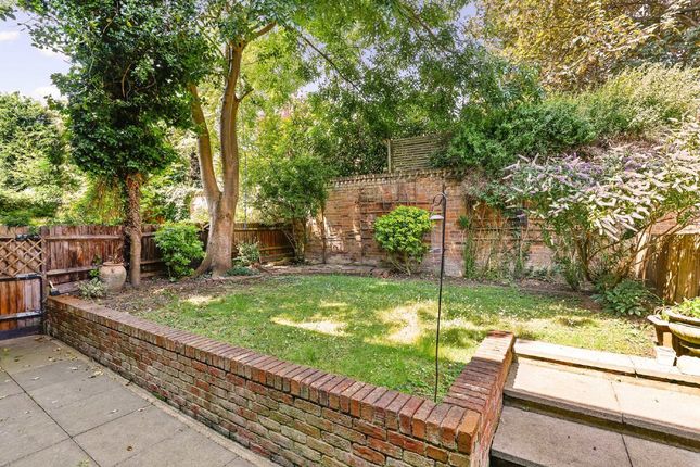 29, Leeward Gardens, London photo 4