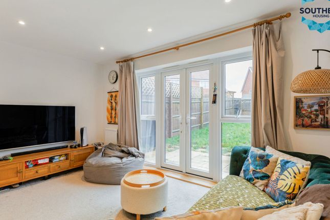 16 Farrier Lane, Cranleigh photo 3