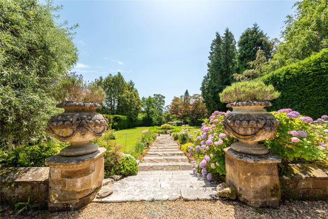 3, Broome Hall, Dorking photo 5