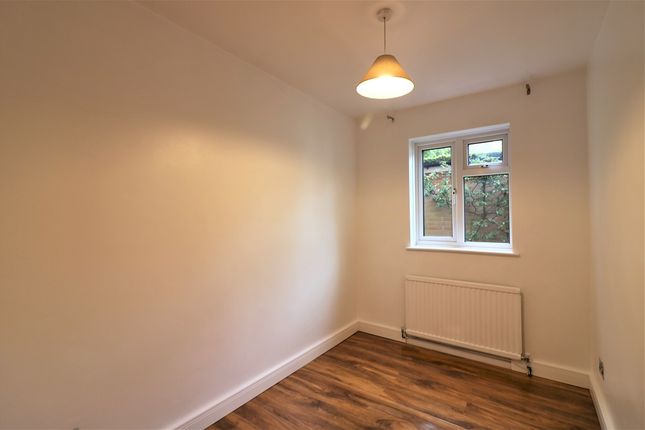 Flat to rent in Canonsfield Road, Welwyn