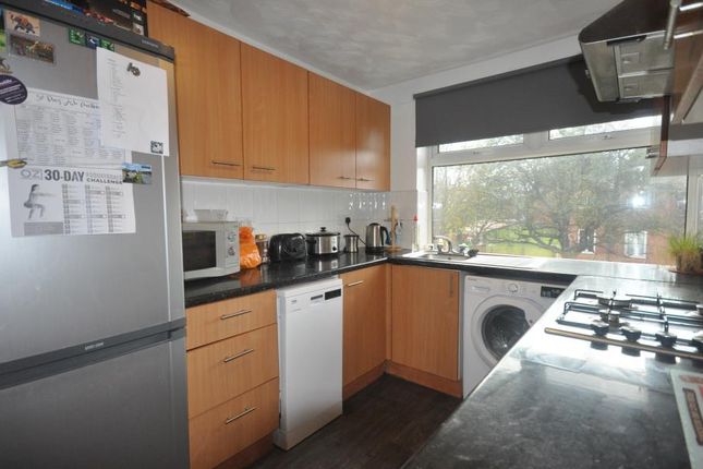 Thumbnail Shared accommodation to rent in Raven Road, Hyde Park, Leeds