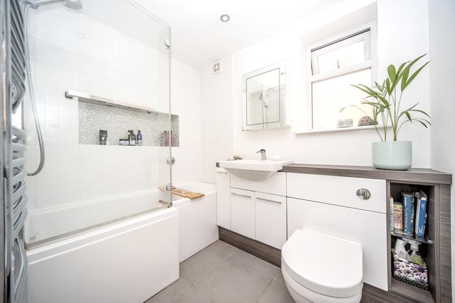 26, Brendon Avenue, Bedfordshire photo 3