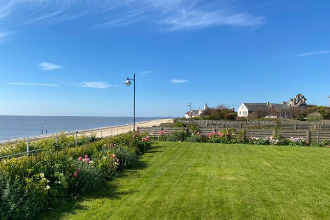 Centre Cliff, Southwold photo 3