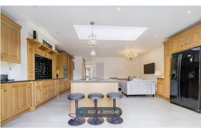 Seaforth Close, London, Romford photo 5