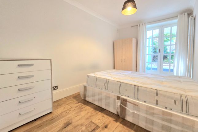 Flat A, 100, Shooters Hill Road, London photo 4
