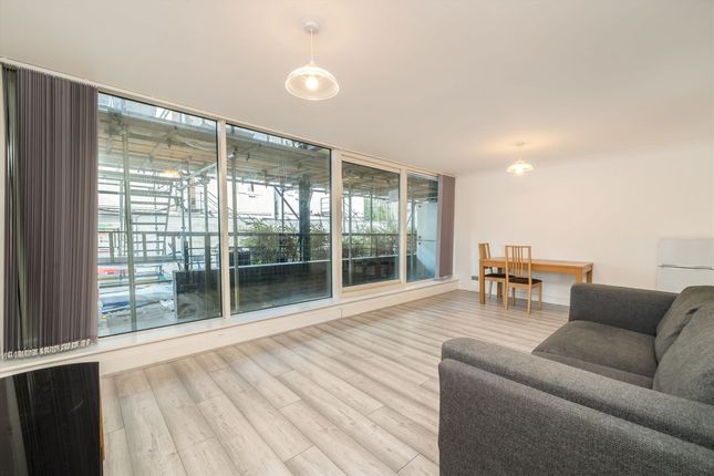 Boardwalk Place, London photo 2