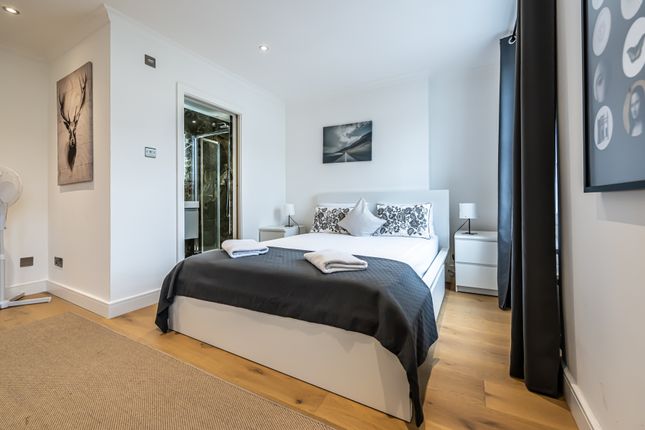 Flat for sale in York Street, London