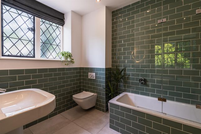 Bedroom 2 En-Suite Bathroom