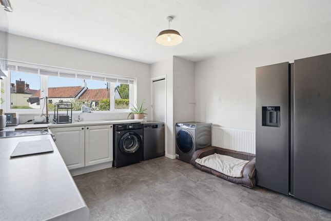 8 Lower Kewstoke Road, Weston-Super-Mare photo 4