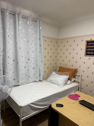 Rooms To Let In A House- Green Lane Dagenham
