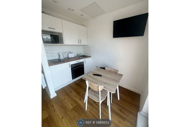 Apartment, Frederick Street, Salford photo 3