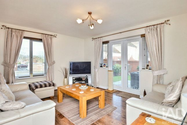 17, Marshall Crescent, Stourbridge photo 3