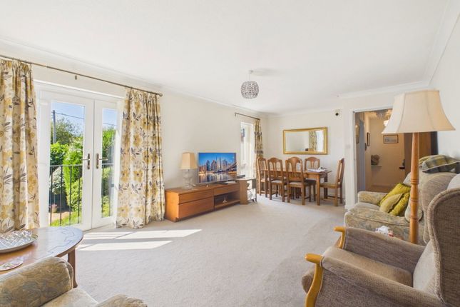 6, Farm Close, Horsham photo 4
