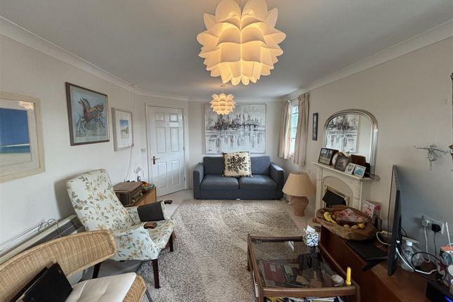 35, Sudweeks Court, Devizes photo 4