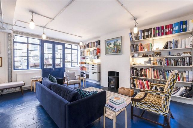 1 bed terraced house for sale in Hatton Place, London EC1N