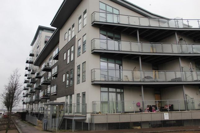 Thumbnail Flat to rent in Clovelly Place, Greenhithe