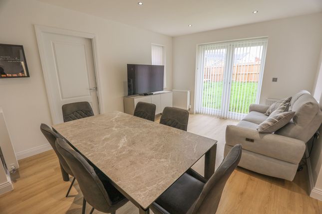 17 Walkden Way, Carnforth photo 4