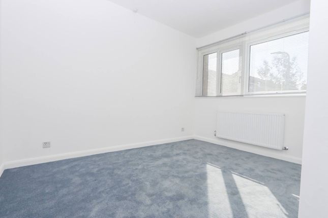 Flat to rent in Livingstone Walk, Hemel Hempstead