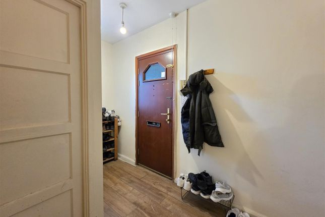 2 Wheatley Mansions, Bevan Avenue, Barking photo 2