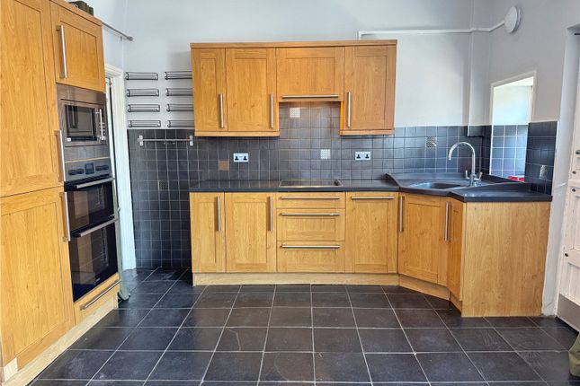 14, Thornfield Avenue, Rossendale photo 2