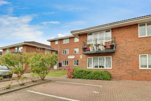 Thumbnail Flat to rent in Shirley Road, Leigh-On-Sea