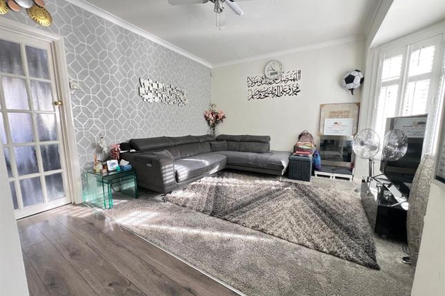 74, Hunter Road, Ilford photo 3