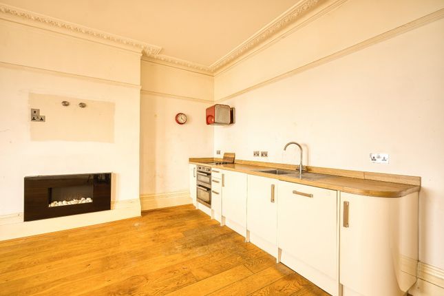 Flat 4, Spero Court, 15, Victoria Parade, Kent photo 4