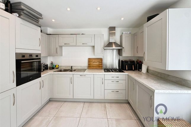 38, Holden Drive, Swadlincote photo 3