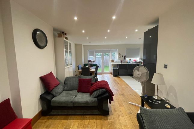 47, Manor Road, Mitcham photo 4