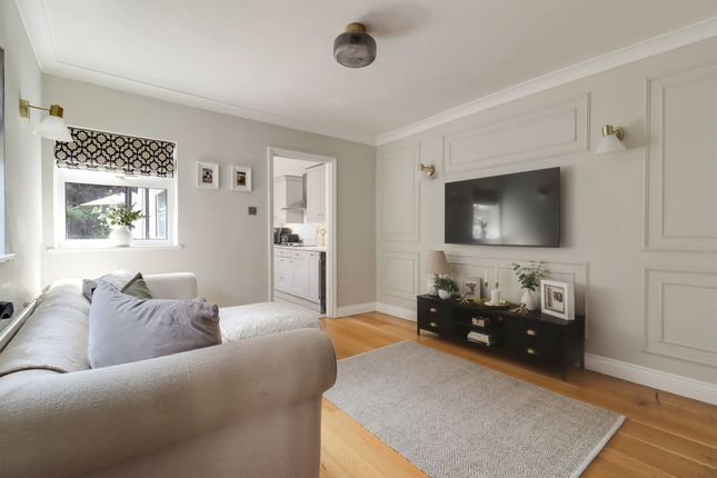 24, Chertsey Road, Windlesham photo 2